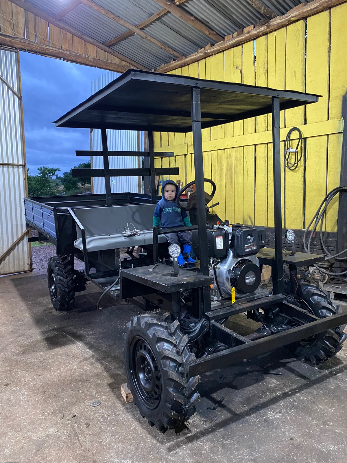 Carreta 4x2 diesel 10 hp